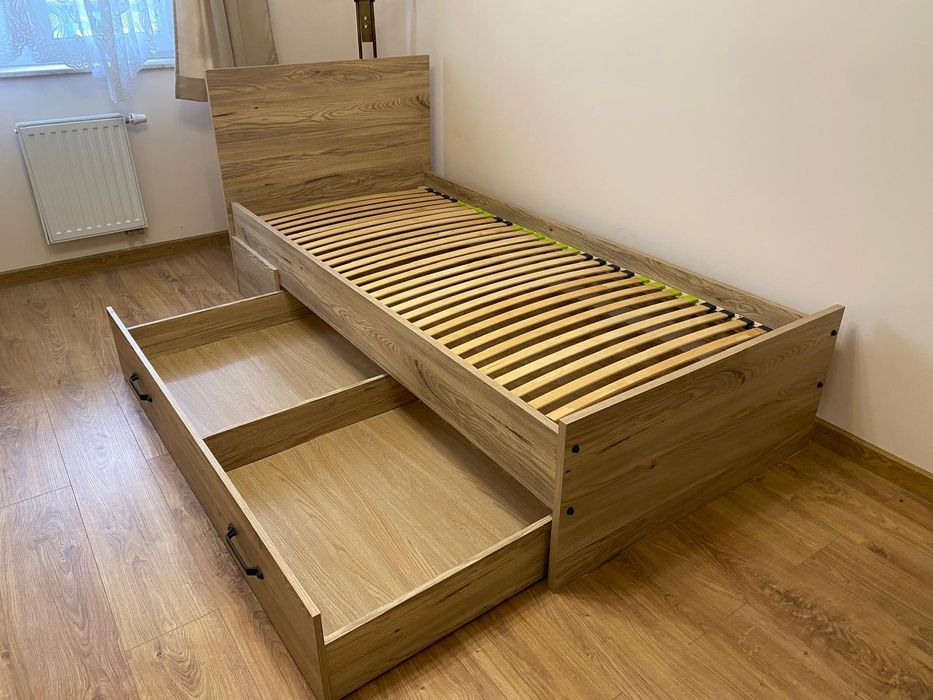 Łóżko jednoosobowe z materacem