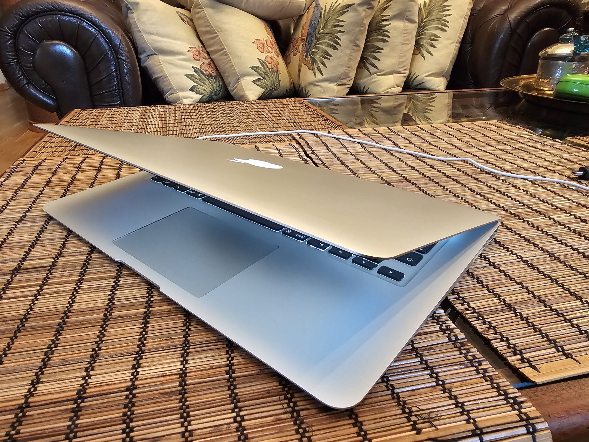 Komputer notebook laptop Macbook Air i5 4gb 128gb 13.3