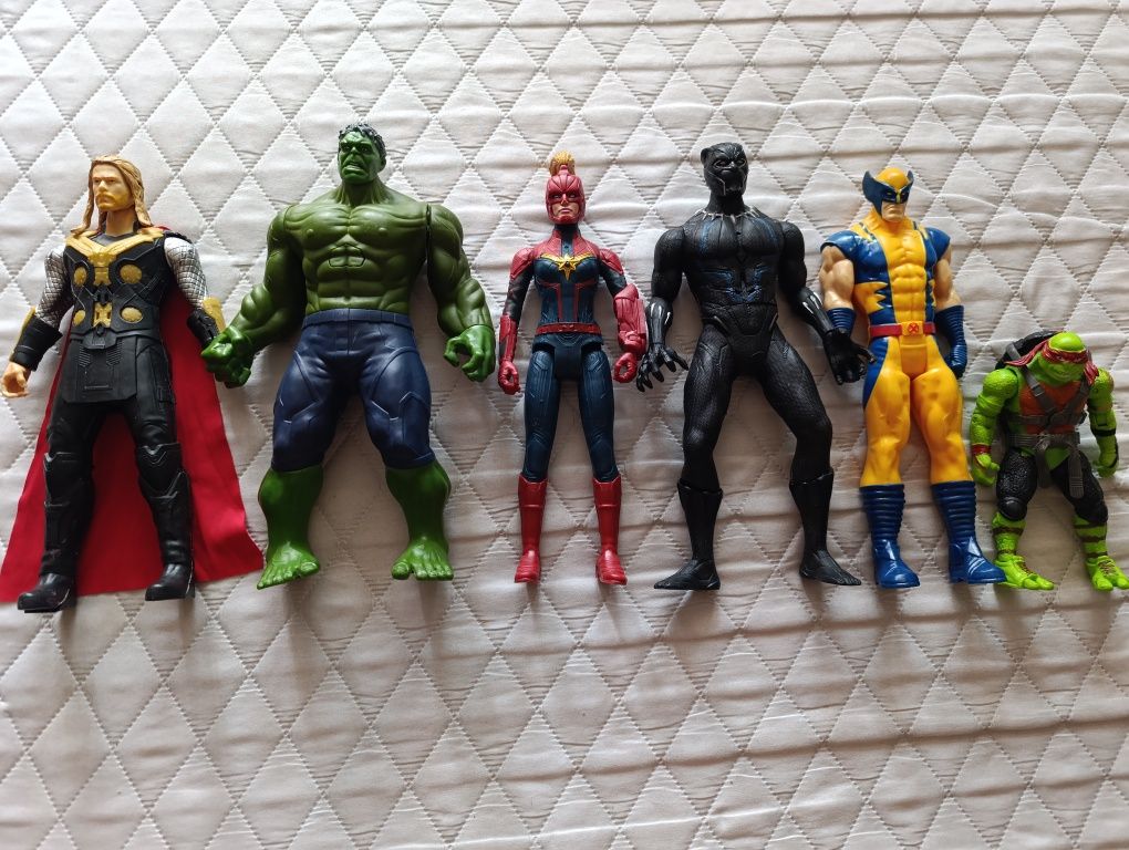 Фігурки MARVEL..
