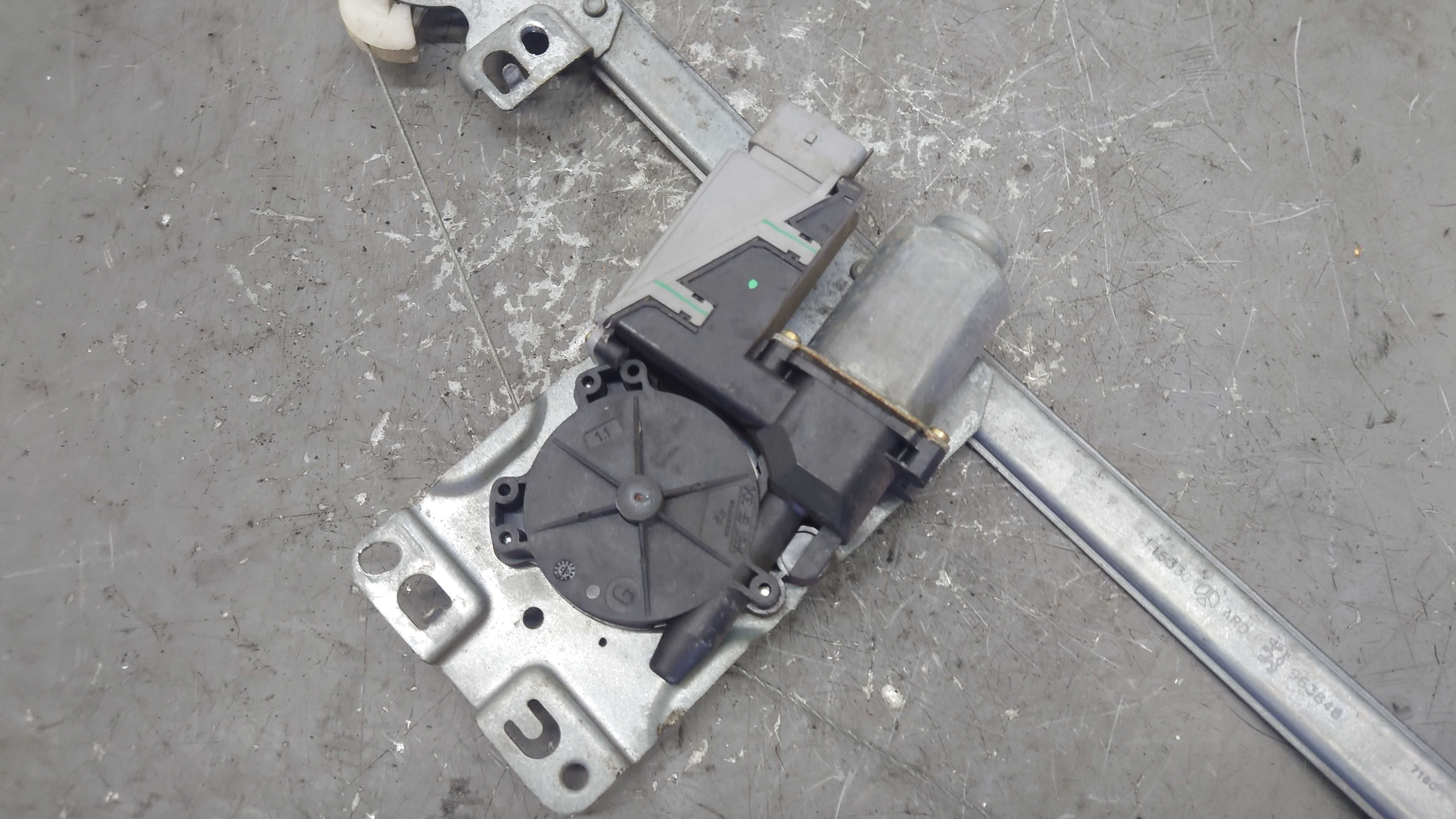 Peugeot 307 SW Kombi Podnośnik Mechanizm Silniczek Szyby Prawy Tył PT