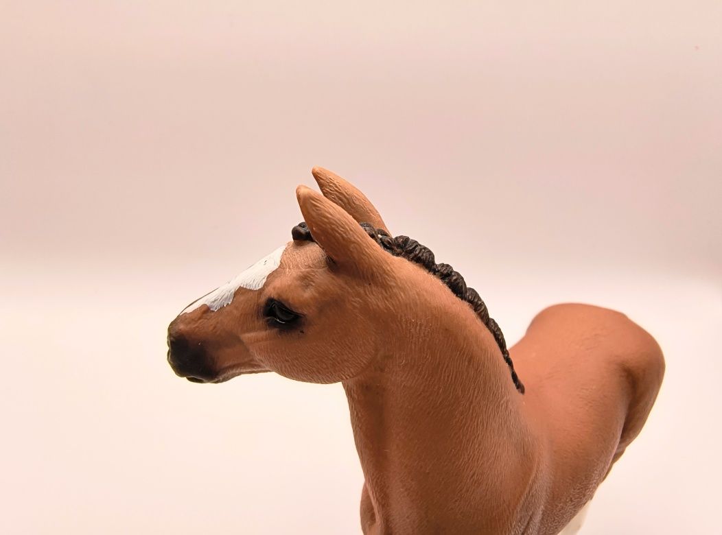 Figurki koni Schleich wałach i źrebak hanover