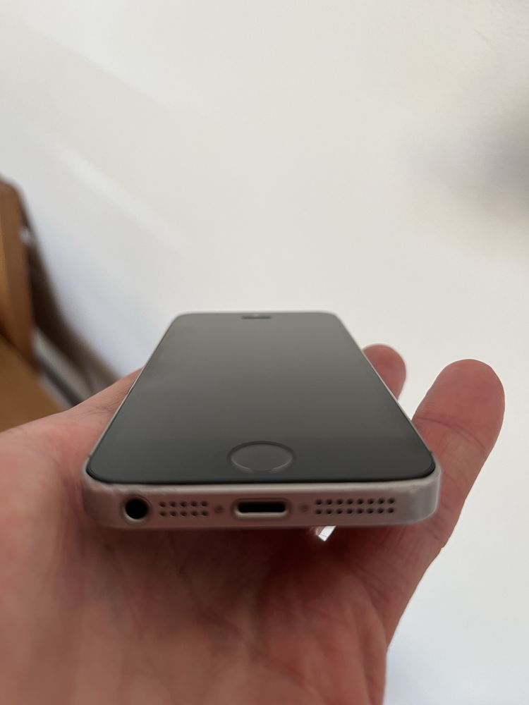 iPhone SE 32 GB srebrny