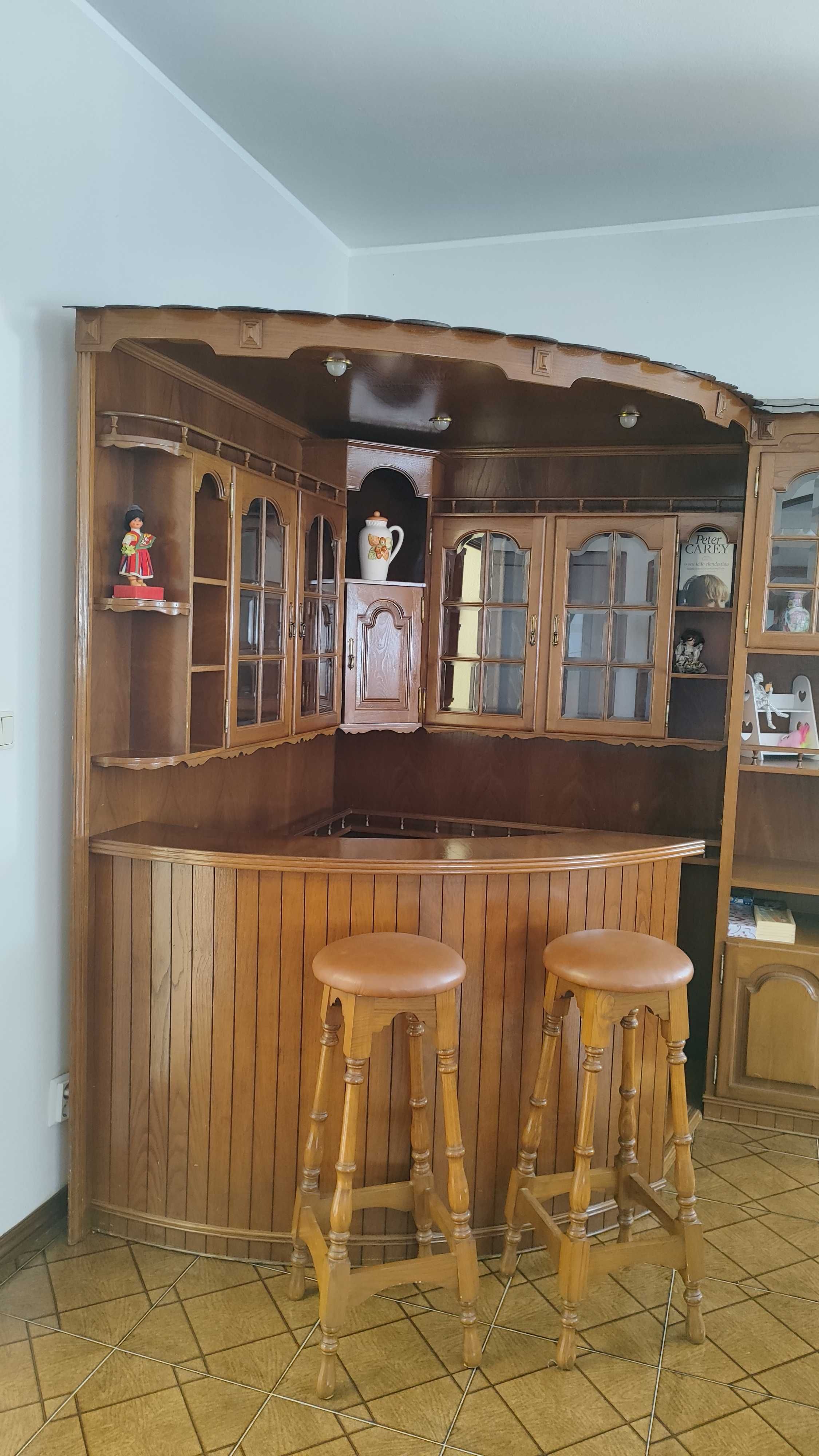 Bar sala com bancos