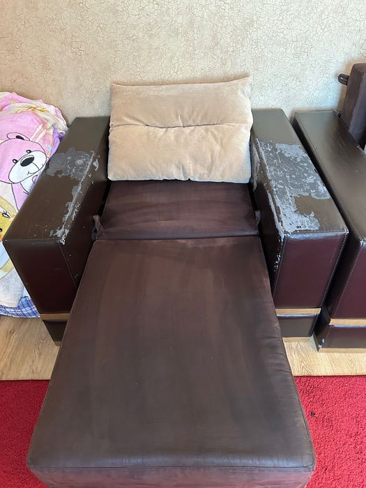 Продам розкладні диван з кріслом.