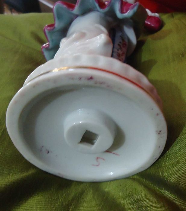 Estatueta em Porcelana