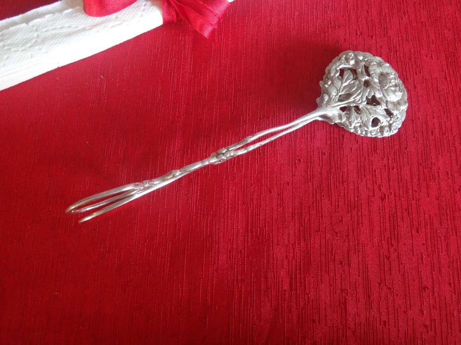 Srebrne szczypce do ciastek