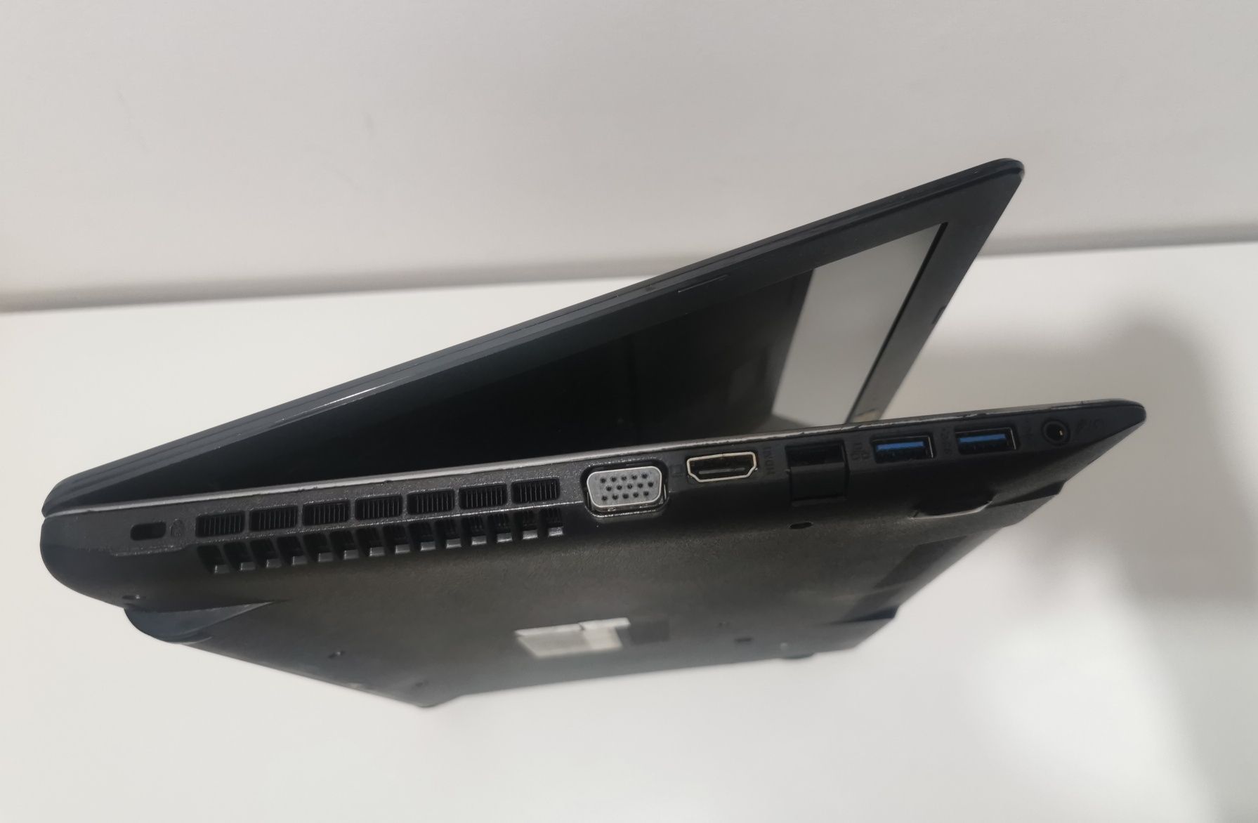 Laptop Asus R510D