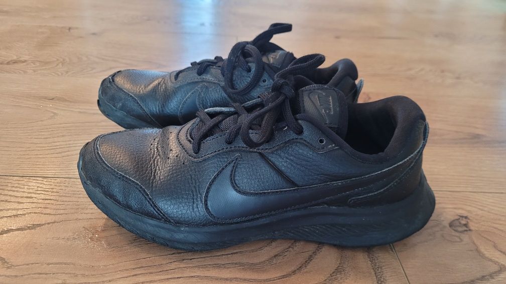 Buty Nike młodzieżowe czarne r. 35,5 skórzane
