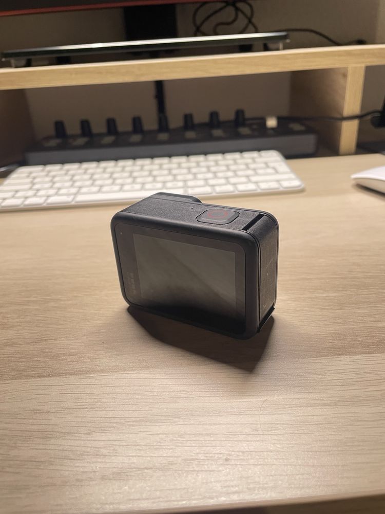 GoPro Hero 10 + 2 Baterias + Caixa de Carregamento