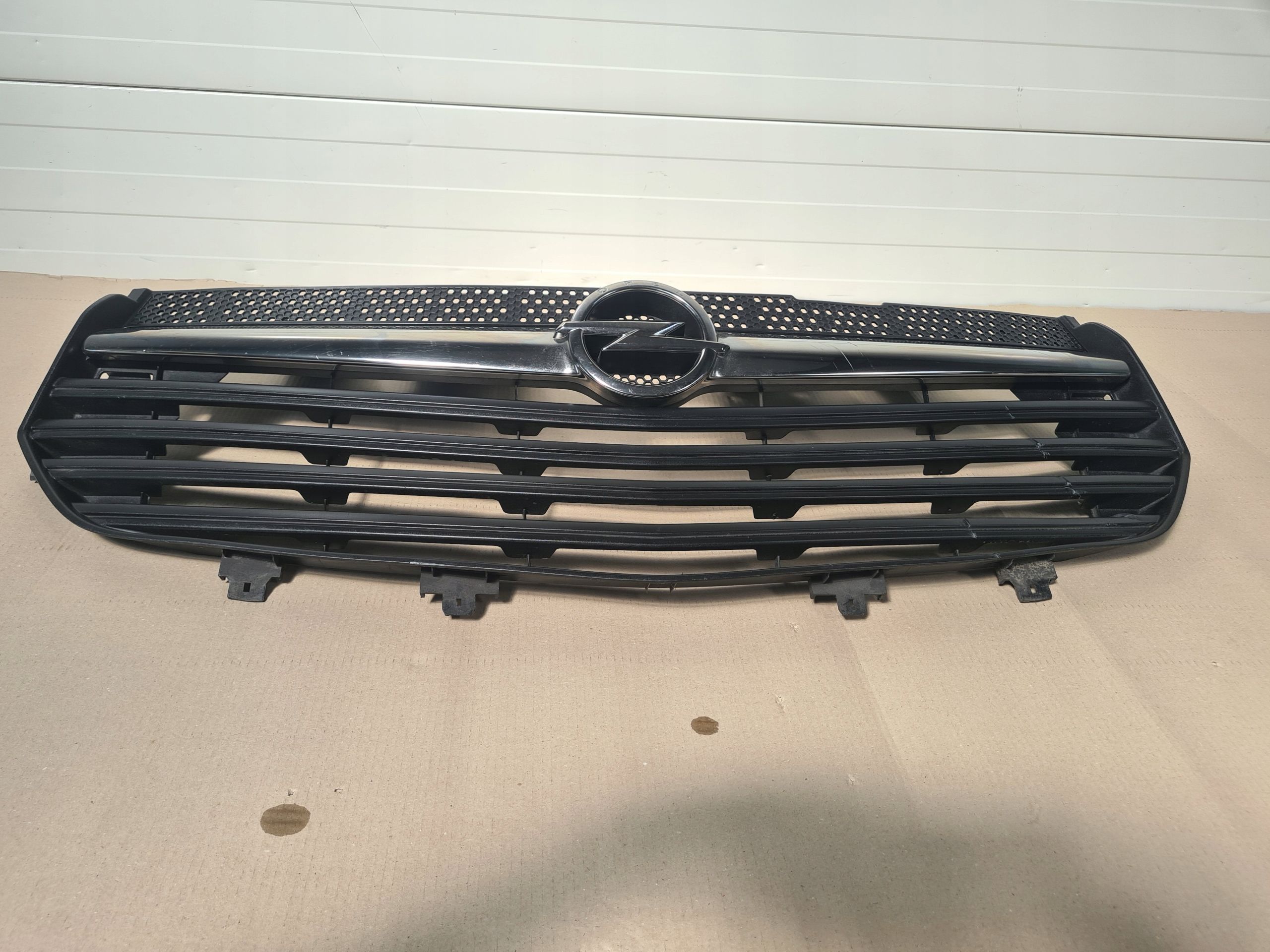 Grill Atrapa Zderzaka Opel Vivaro