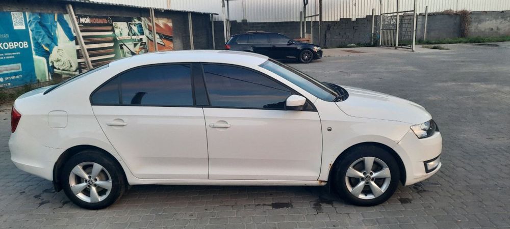 Продам свій автомобіль Skoda Rapid один власник