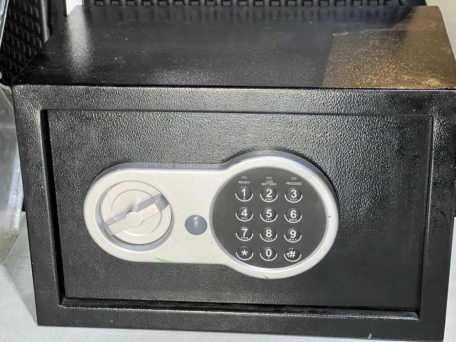 Продам Сейф 310Х200Х200