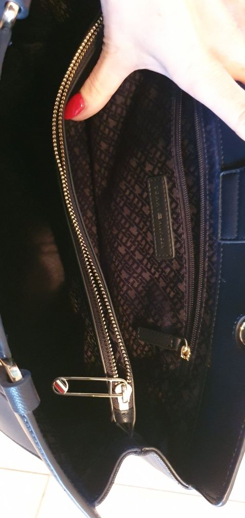 Torebka Tommy Hilfiger duża do ręki granatowa