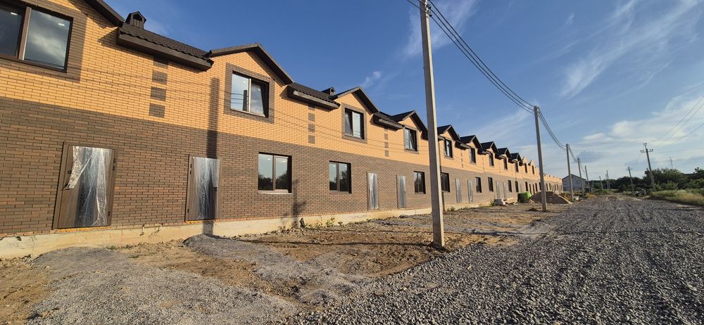 Таунхаус від забудовника! ТОПлокація, до зупинки 3 хв, поруч ВСЕ!