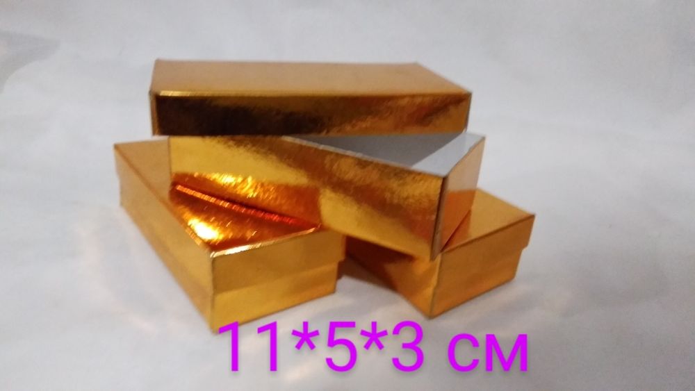 Коробка подарочная, картонная, фольга золотого цвета.
