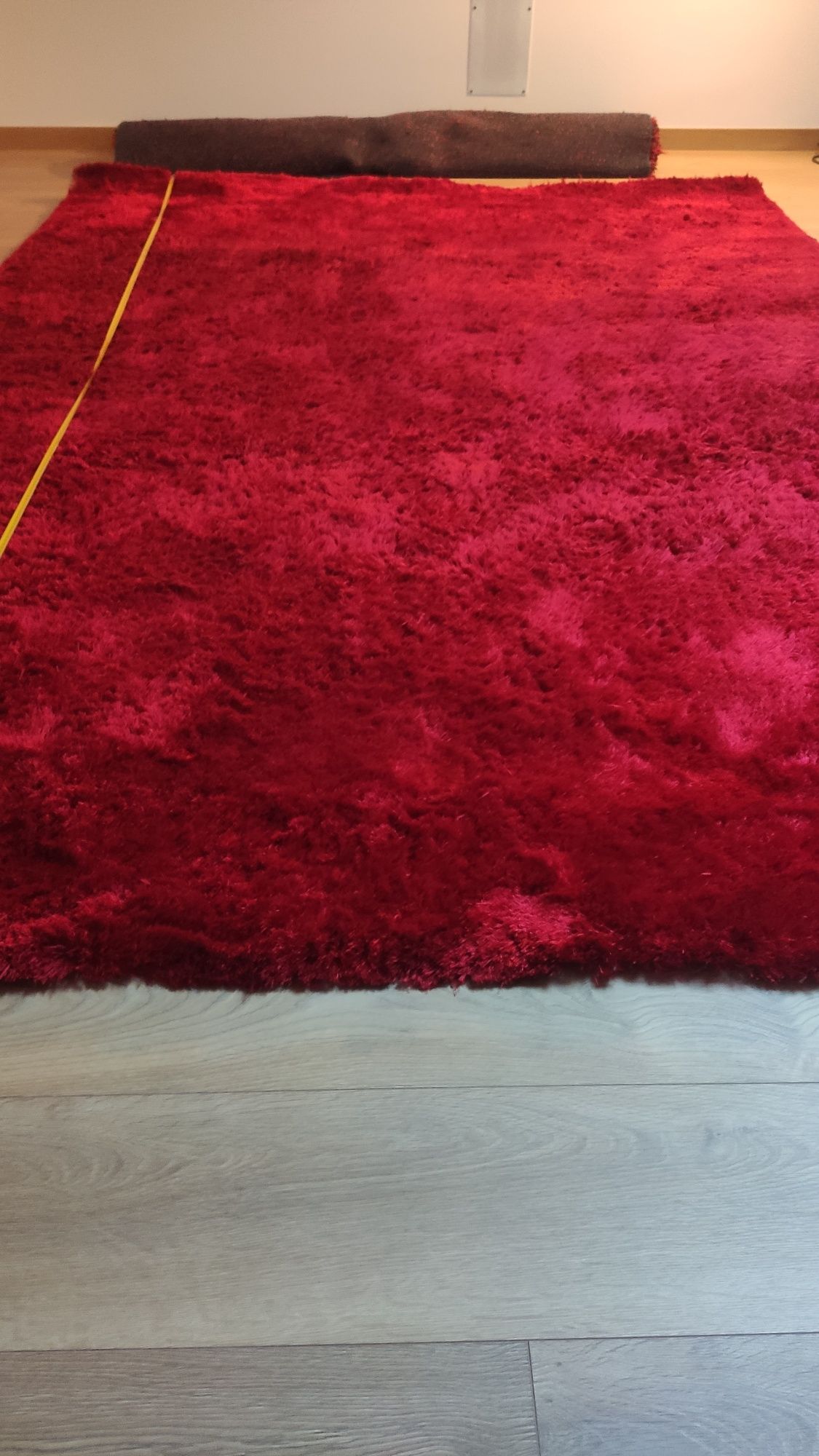 Carpete vermelha, pelo alto, tamanho grande
