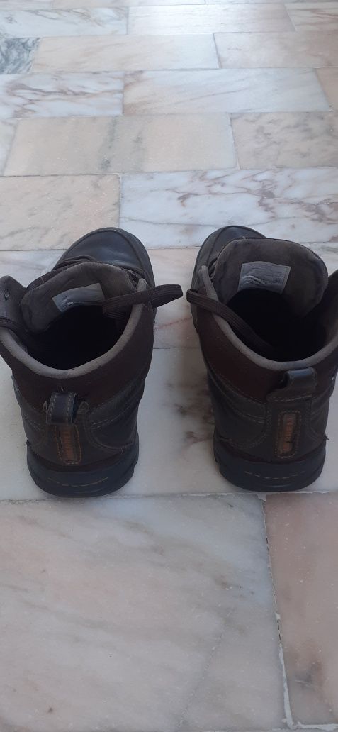 Botas merrell em pele usadas