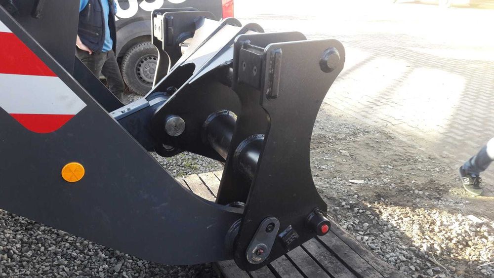 Szybkozłącze hydrauliczne Volvo L60-L90 do Doosan DL250-7, JCB 427/437