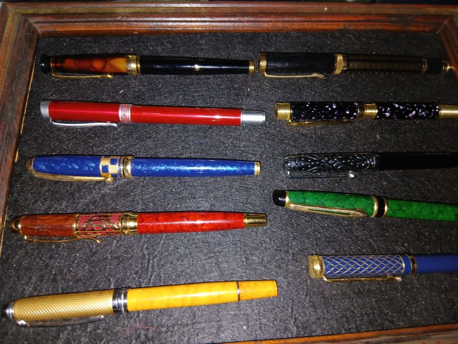 Canetas novas com bolsa pele 12 € cada