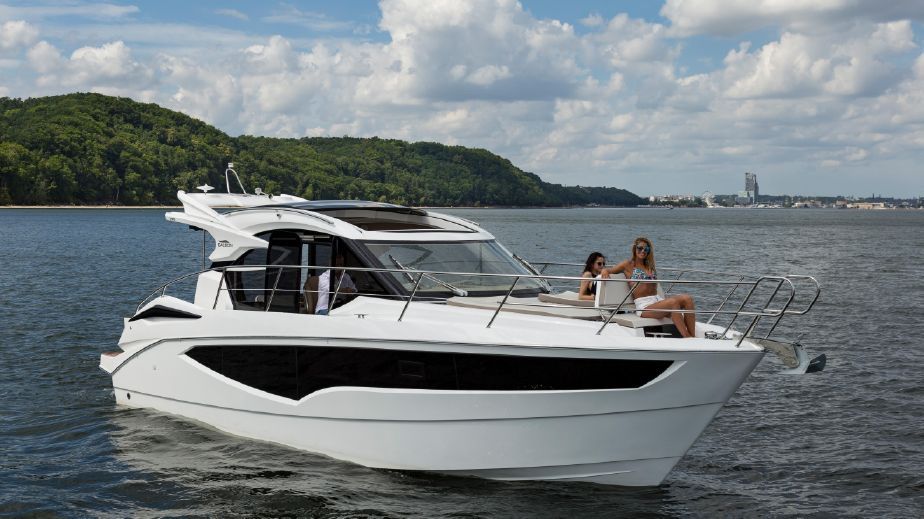 Яхта Galeon 370 HTS