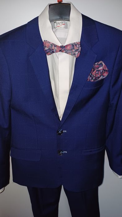 Garnitur chłopięcy komunijny  roz 146 gratis muszka I poszetka