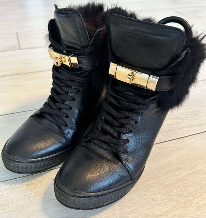 Buty na koturnie Carinii rozm.40 z futerkiem z królika