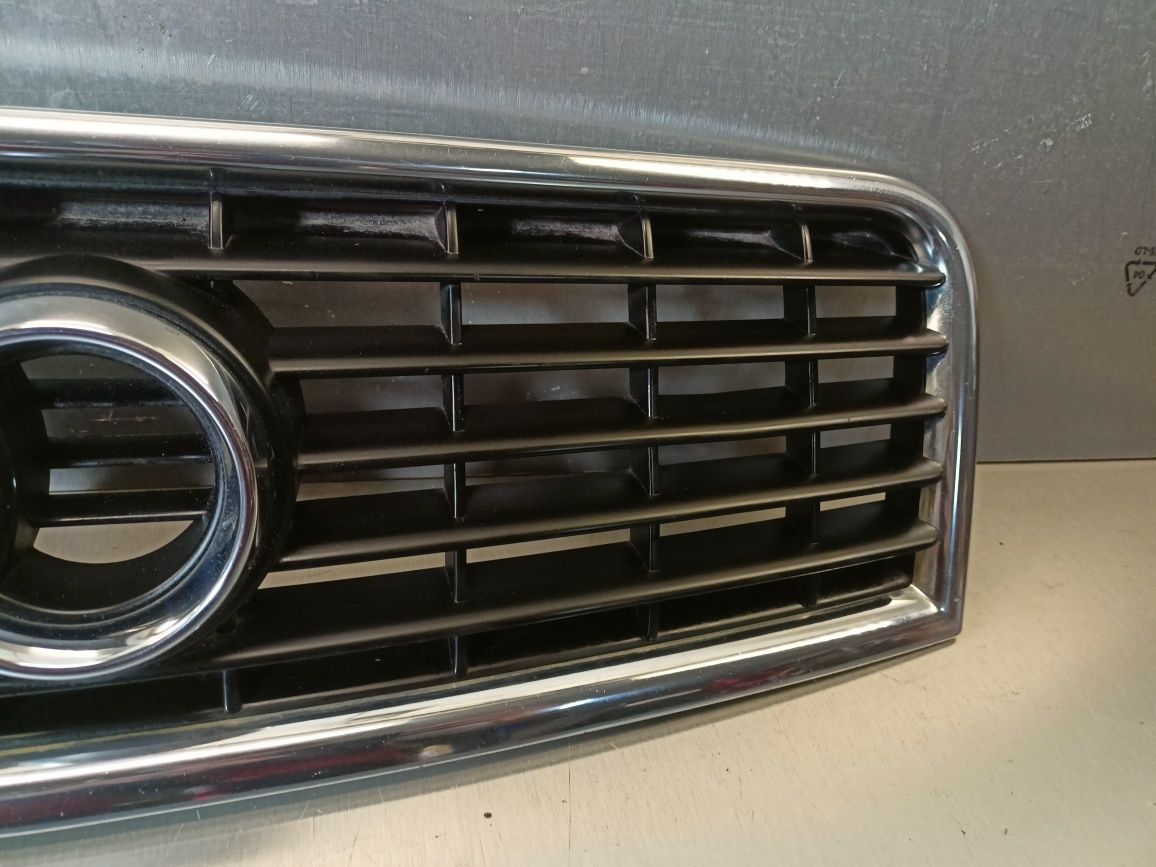 Audi A4 B6 00-05 8E 8E0 grill atrapa kratka zderzaka przód chrom