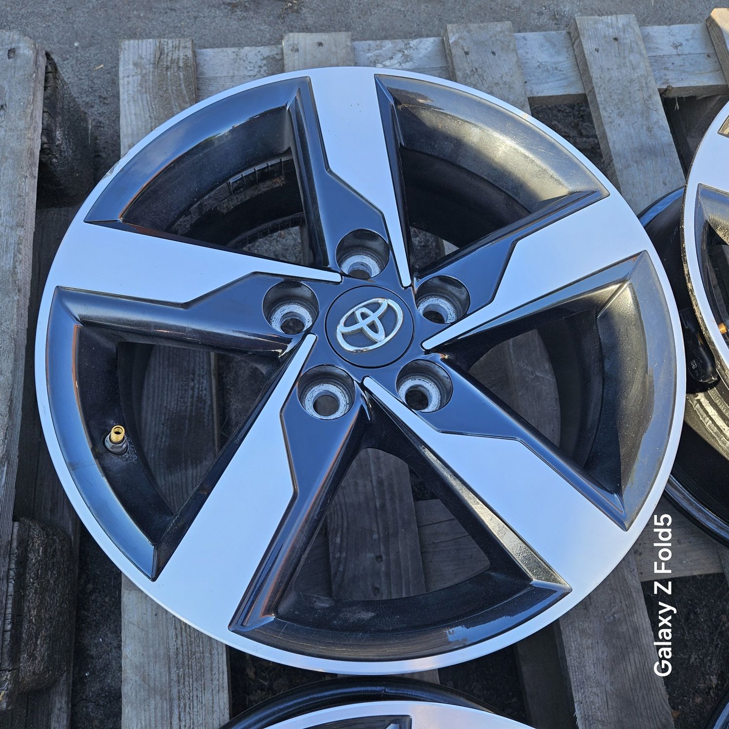 Alufelgi 16 Toyota Auris Corolla Avensis Prius 5x114,3 TPMS ET45