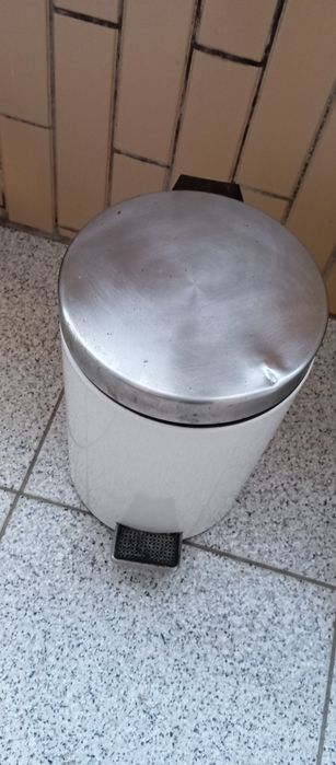 Caixote do lixo pequeno