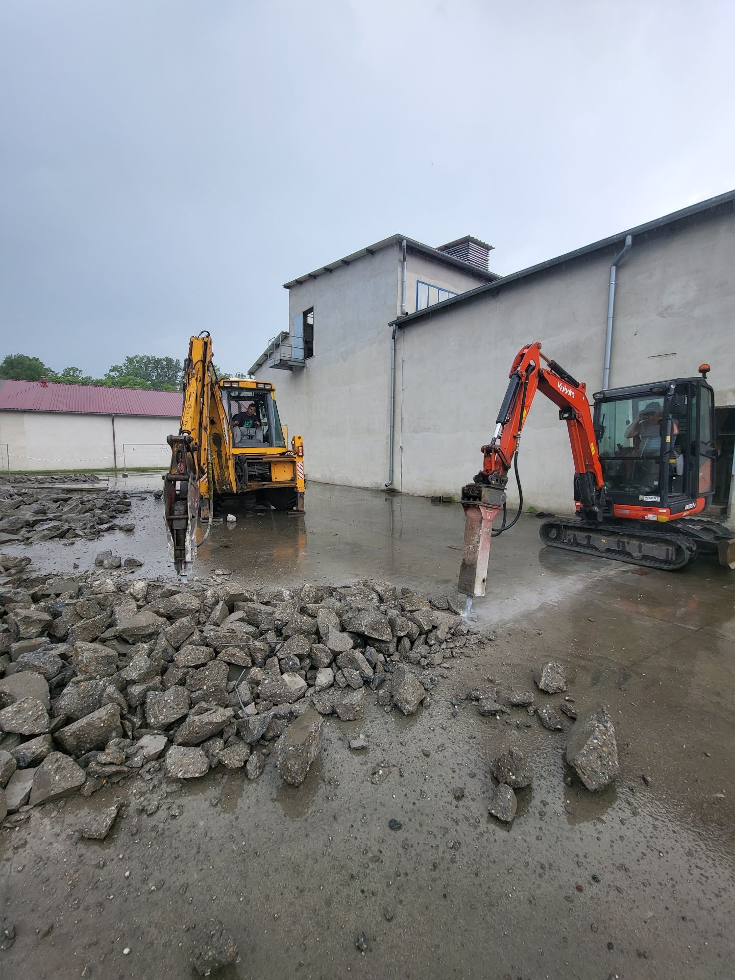 Kucie betonu, wyburzenia .transport ,roboty ziemne, ziemia , piasek