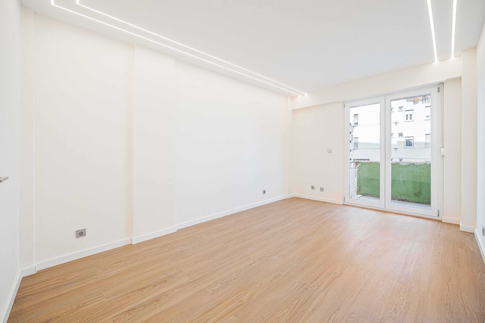 Apartamento Remodelado com Terraço e Varandas