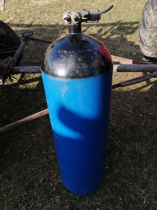 Продам метанові балони.