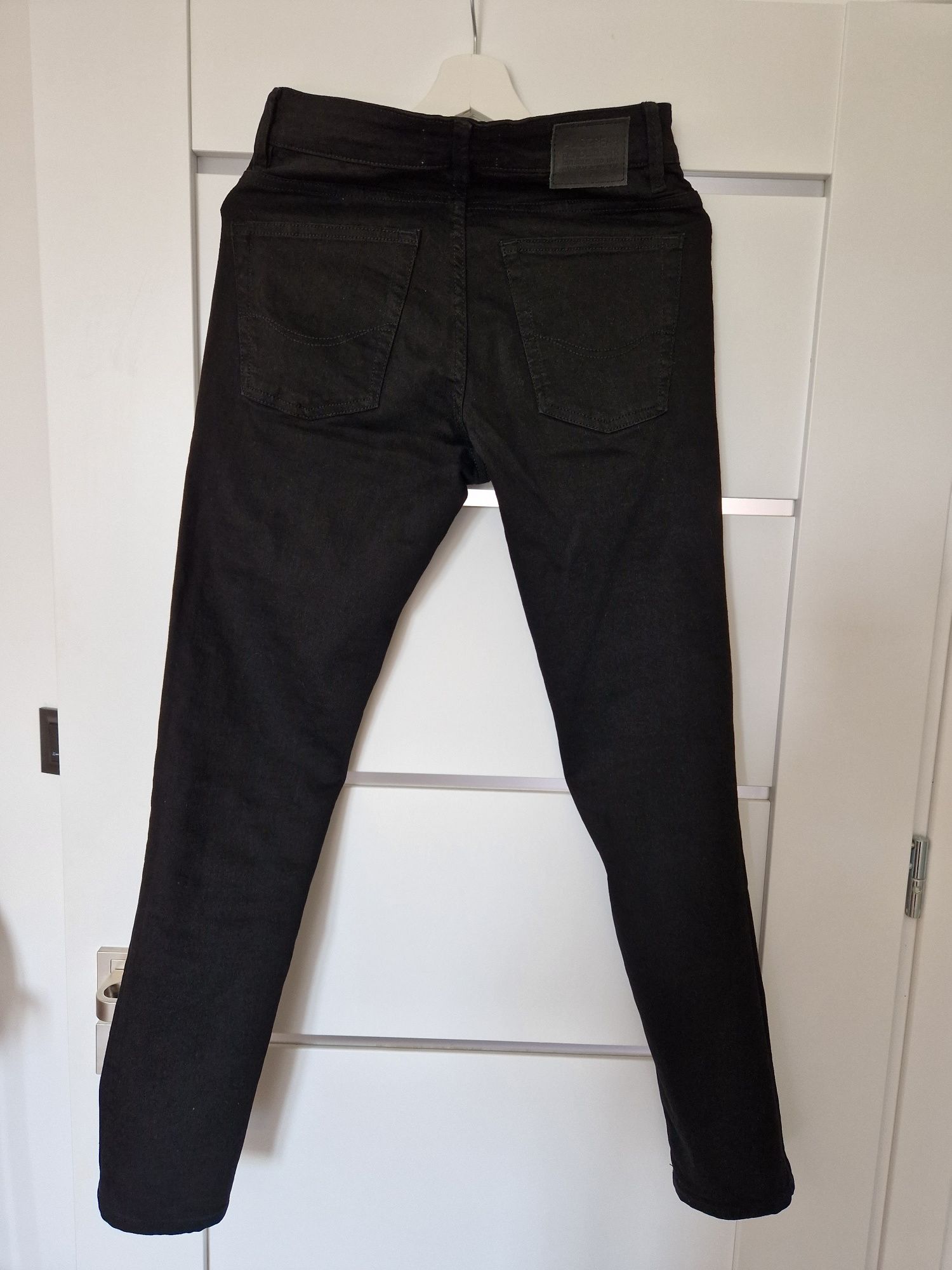 Dzinsowe czarne pull &bear r  170/176 r s dla nastolatka