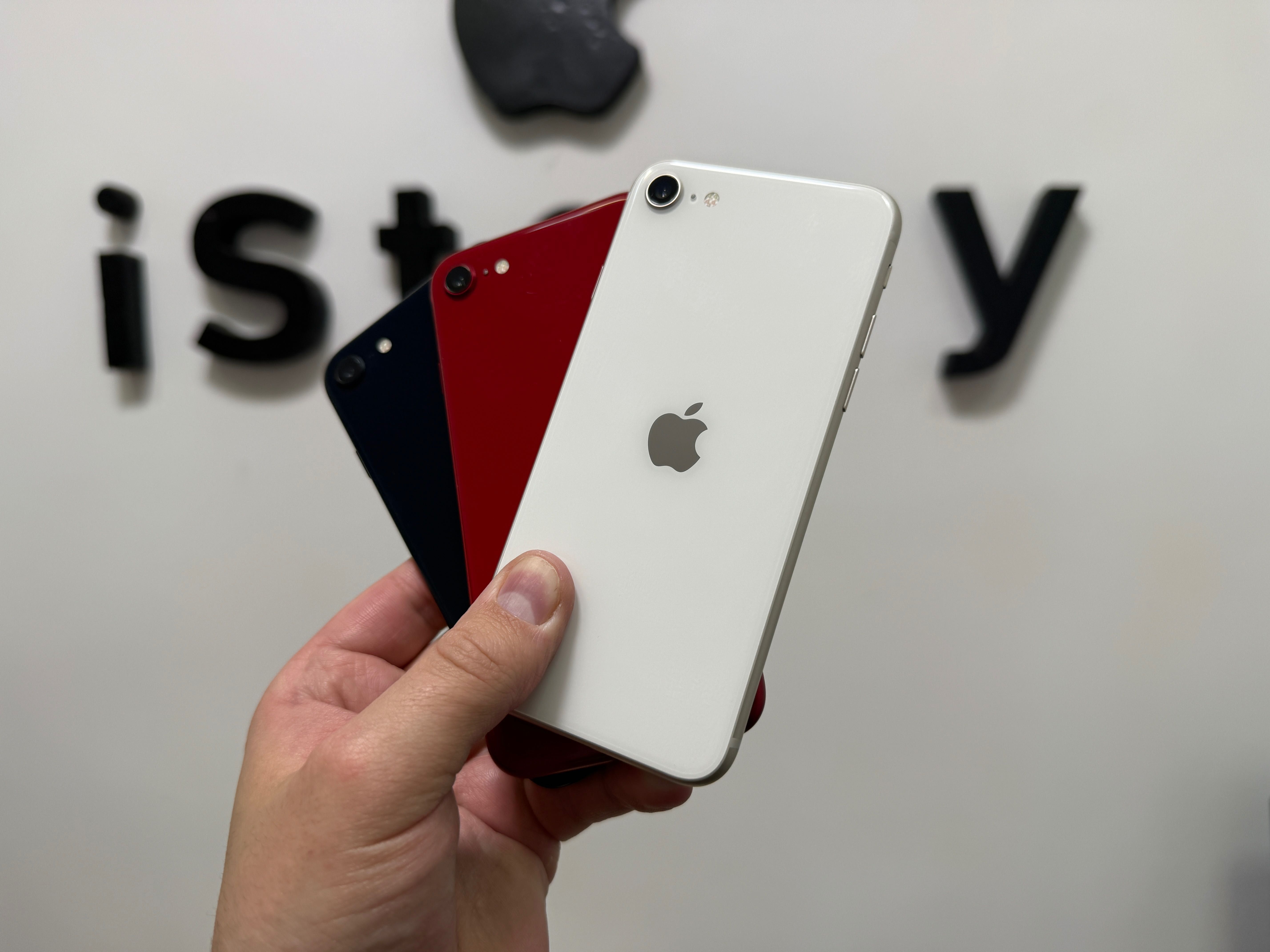 Used iPhone SE 2022 64gb Space/White/Red