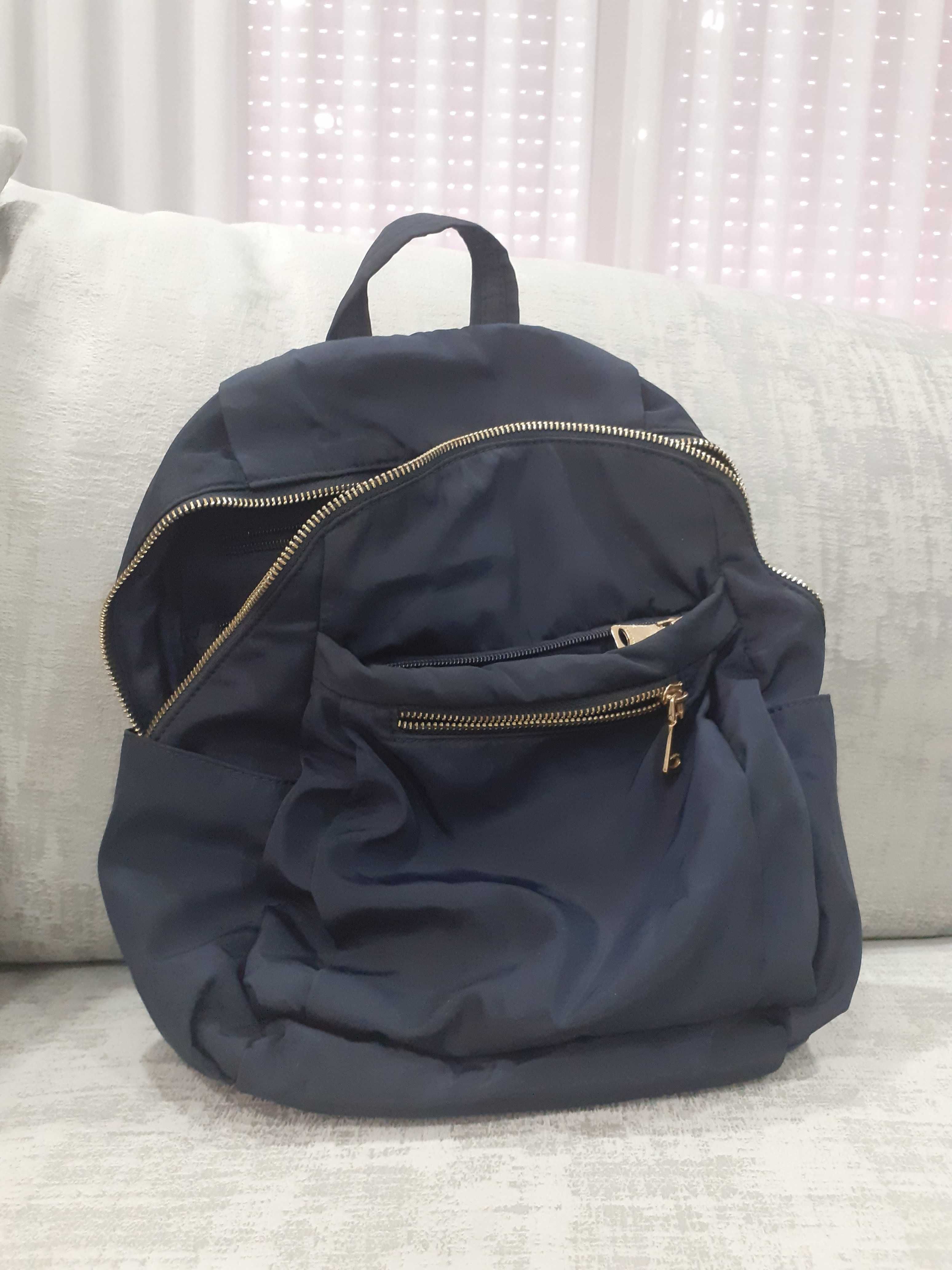 Vendo 3 sacos e 2 mochilas