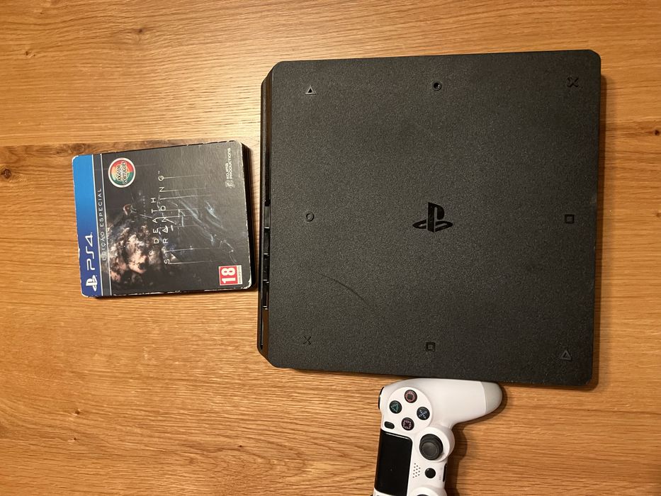 Playstation 4 com comando