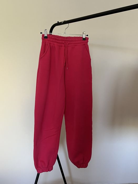 Спортивний рожевий костюм