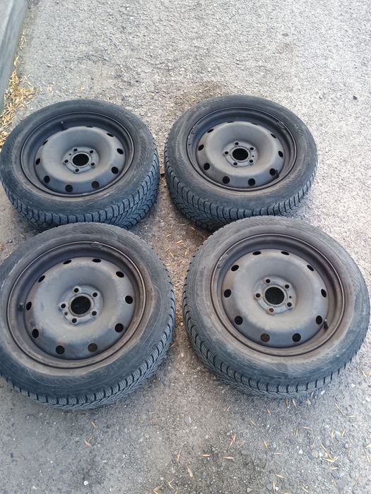 Felgi metalowe 5x114,3 R16 z oponami zimowymi