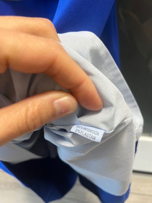 Niebieska sukienka wizytowa