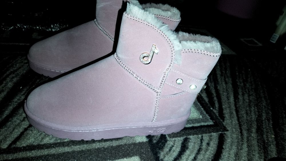 Взуття на продаж