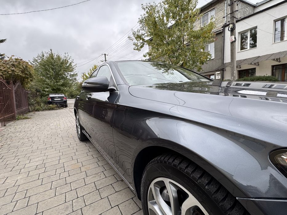 Продам мерседес С300 4matic 2016 рік