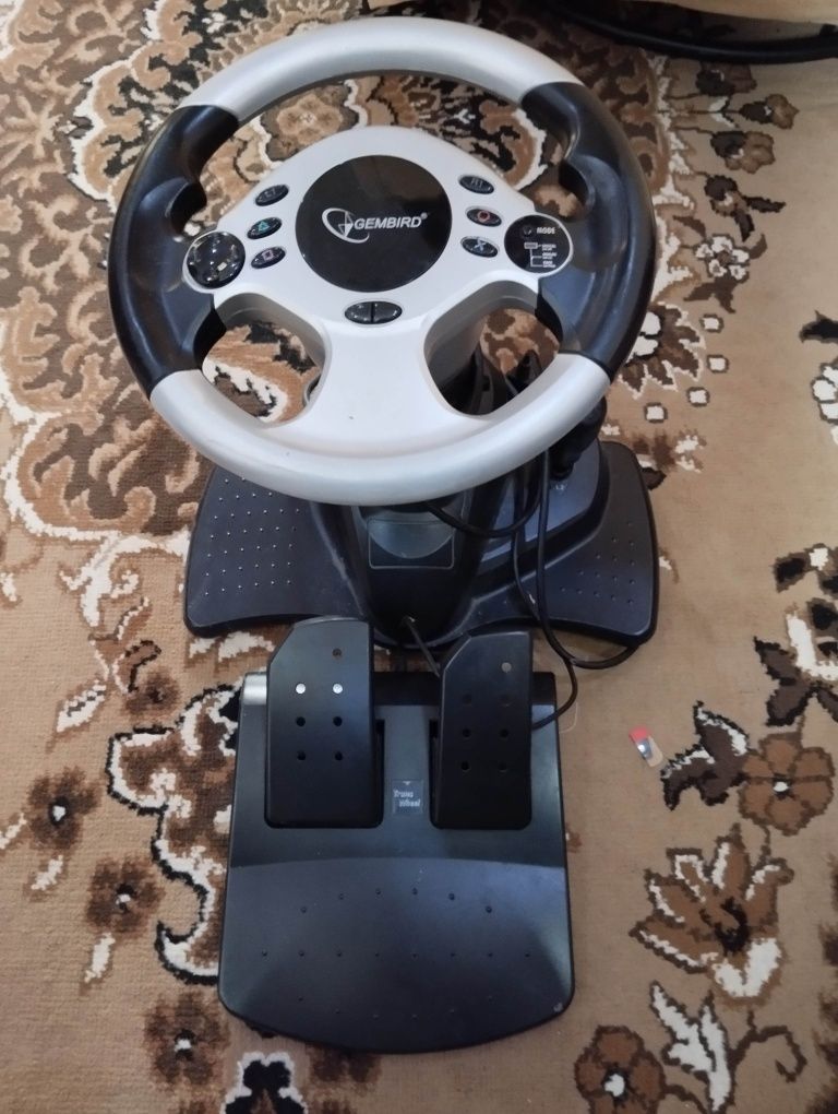 Игровой руль для компьютера