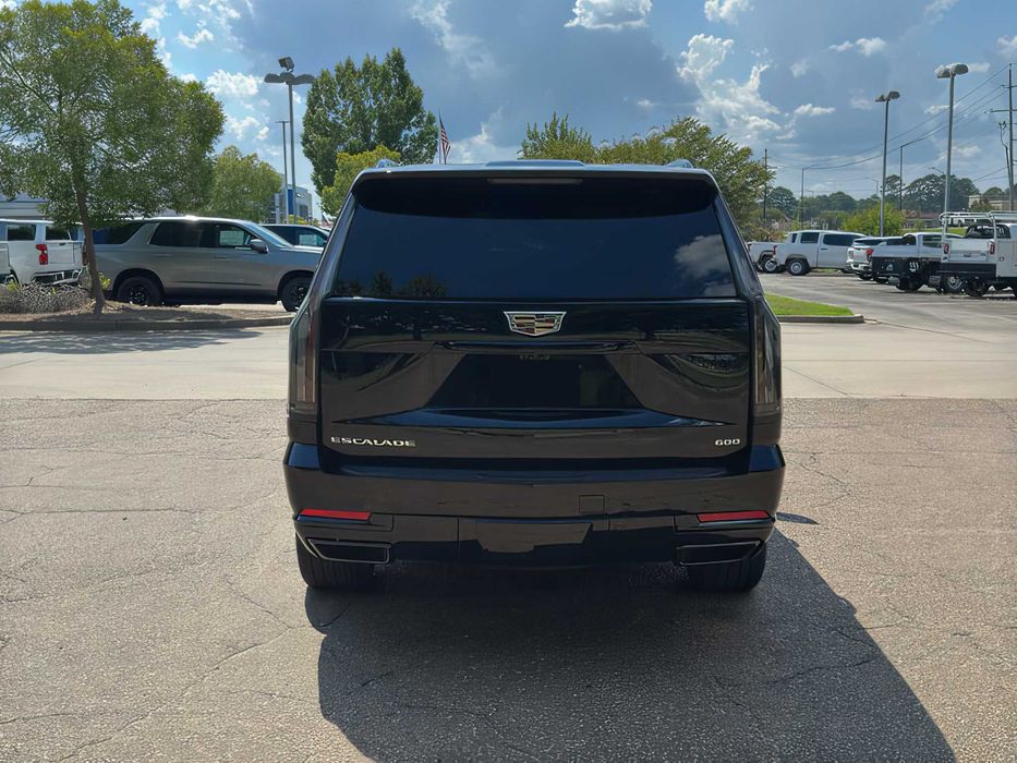 Cadillac Escalade      2025