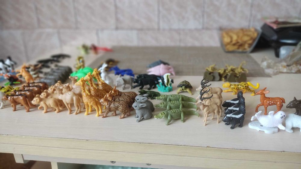 Іграшки кіндер тварини ,принцеси,Гаррі Поттер.