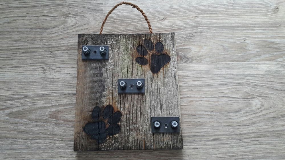 Wieszak na klucze z drewna. KEY HANGER , prezent, upominek.