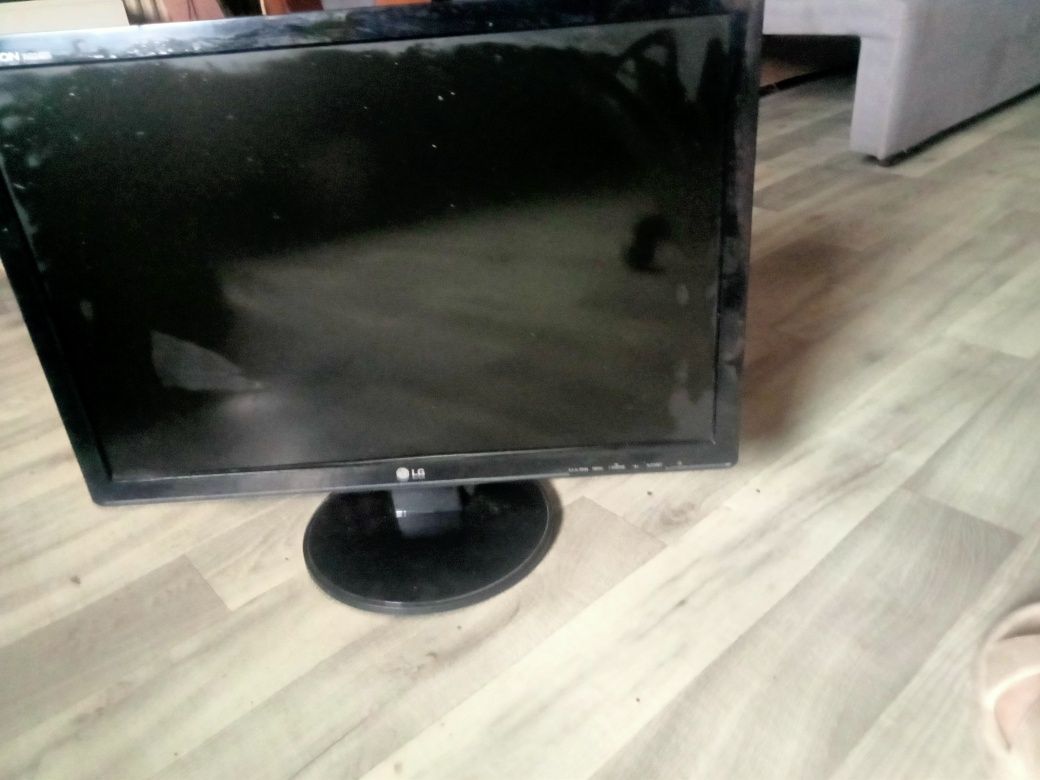 Monitor LG W2242s