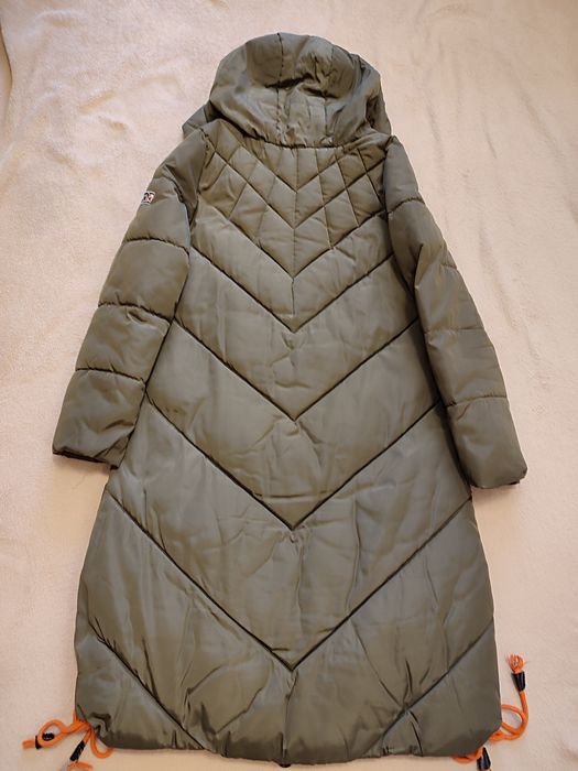 Зимовий стильний пуховик