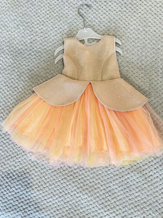 Сукня на свято для дівчинки 1,5 року