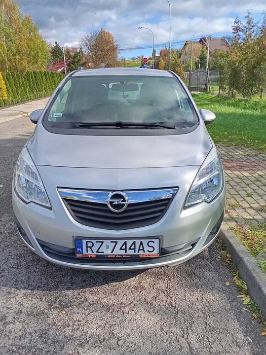 Sprzedam Opla Merivę B 1,4 2011