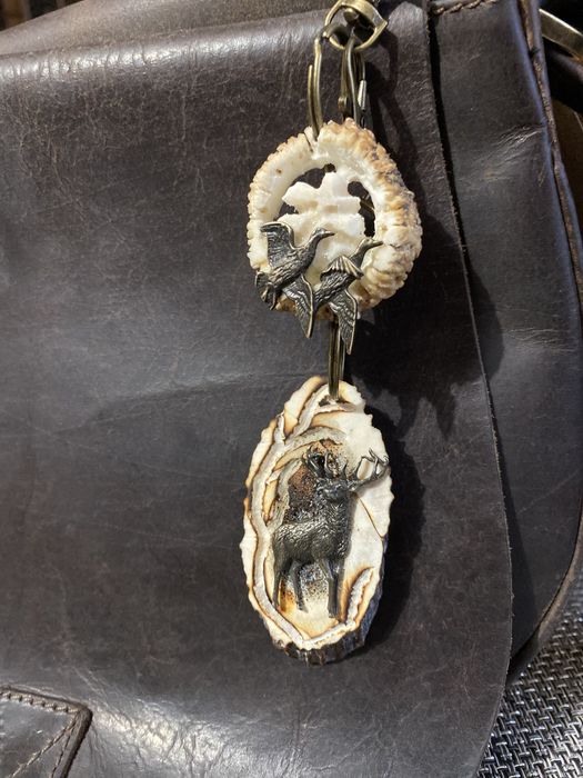 Breloki z poroza jelenia recznie robione